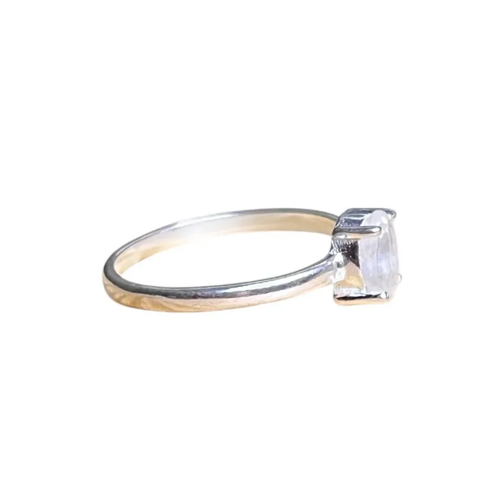 925 Sterling Silver this elegant